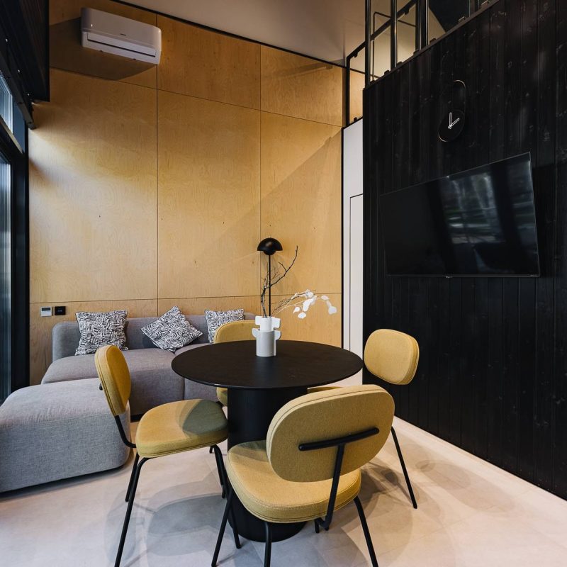 Место отдыха Кварц Увильды. Гостиница с озером