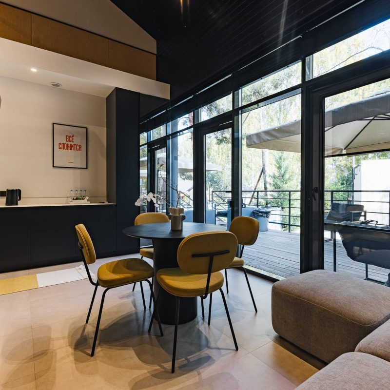 Место отдыха Кварц Увильды. Гостиница рядом с озером